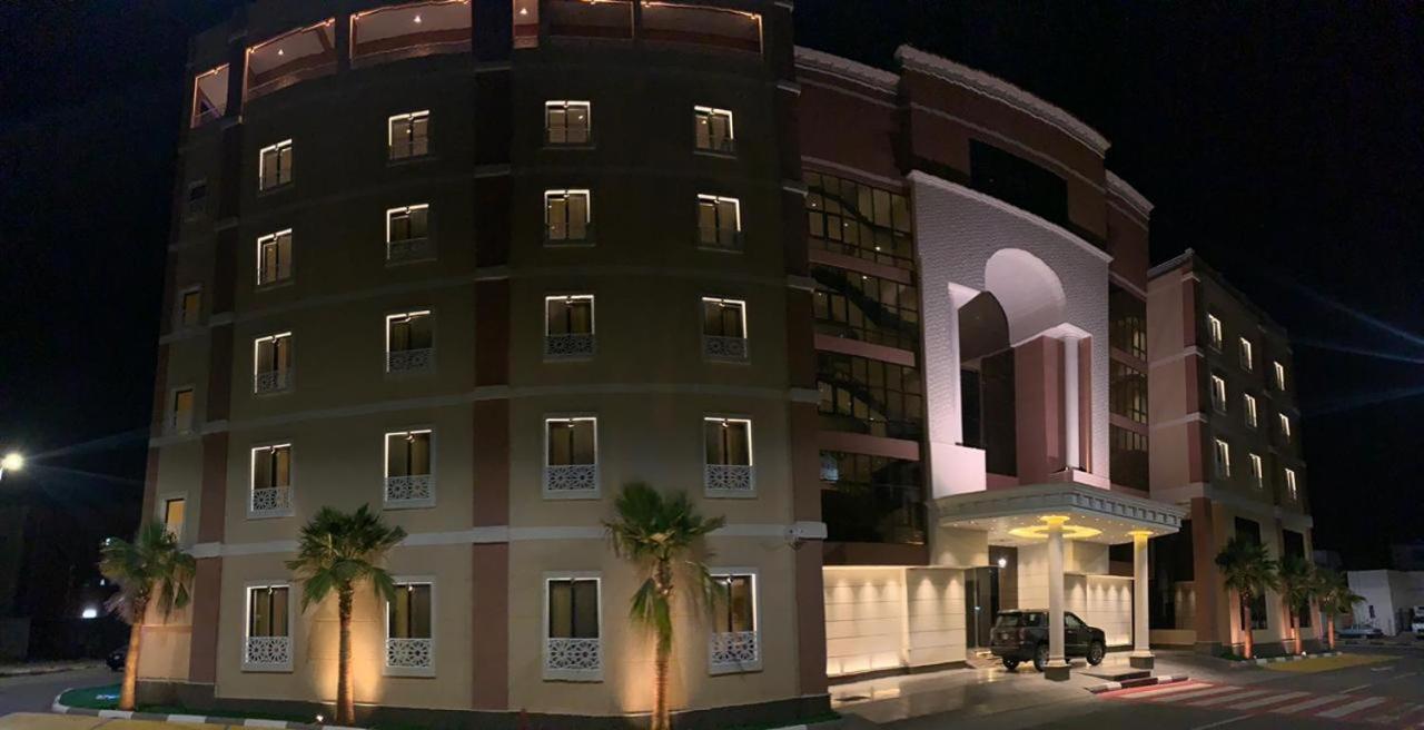حيات الفرسان الفندقية होटल Al Qurayyat